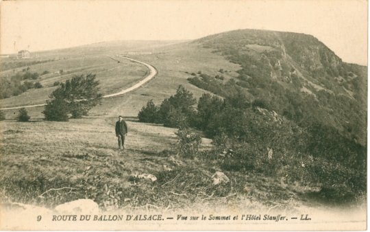 Monte vers le Ballon par la route sud (Belfort, Giromagny. CPA dition LL, n° 9 srie Route des Ballons. Coll. Pers..