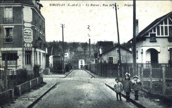 Mairie de la commune libre du Haras et Comit des Ftes.