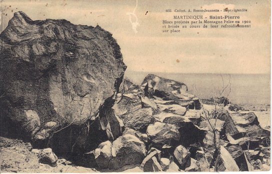 Blocs jects lors de l’explosion de la montagne Pele en 1902. CPA.