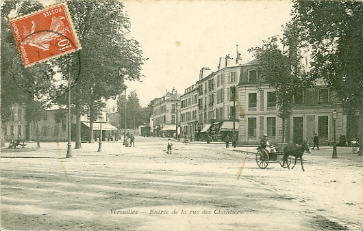 La rue des Chantiers,  son dbouch sur l’avenue de Paris.