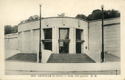 Porche d’entre de la gare RG reconstruite en 1938 (architecte Henri Pacon, DPLG). CPA non circule. EM..