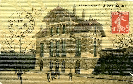 La gare de Chaville-Vélizy . Carte coloriée en carton gaufré (coll. part.)
