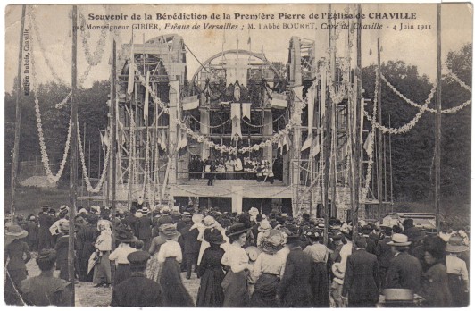 Grand rassemblement des fidles pour la pose de la premire pierre, le 4 juin 1911. CPA 1911. Collection prive