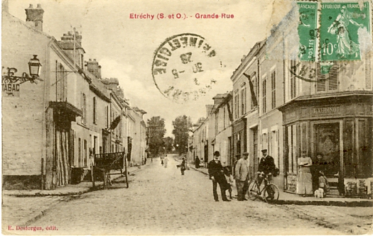 La Grande rue d’Etrchy, ancienne voie romaine. CPA circule le 30 mai 1926. (coll. part.)