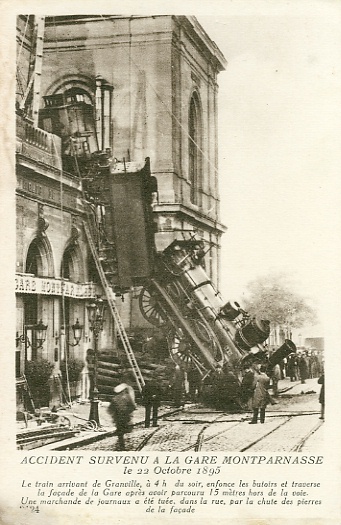 Une image clbre, la locomotive ayant travers la gare de Montparnasse pour finir sur la place de Rennes. (coll. part.)