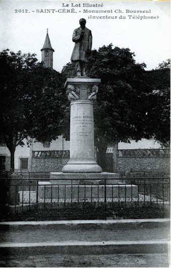 Autre vue du monument érigé à la mémoire de Charles Bourseul..