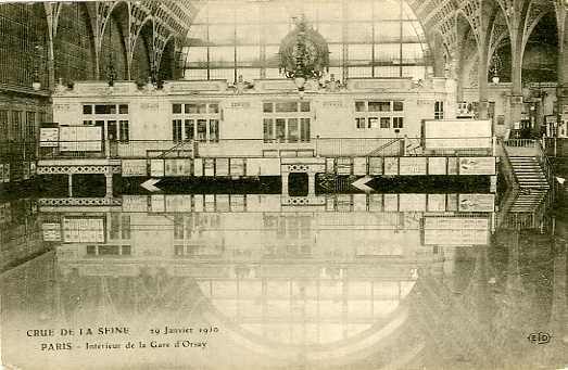 Intrieur de la gare d’Orsay submerge.