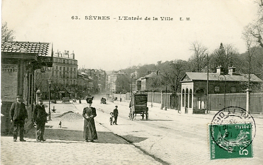 Entre de la ville. CPA E. Malcuit, SEVRES n° 63, circule 10/1905 (coll. part.)