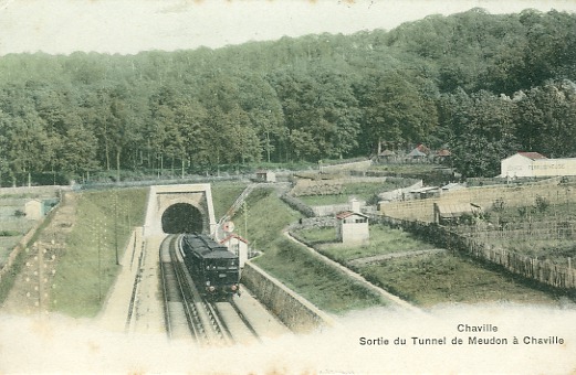Le train lectrique sort du tunnel de Meudon avant d’aborder la courbe vers Chaville-Vlizy. (coll. part.)