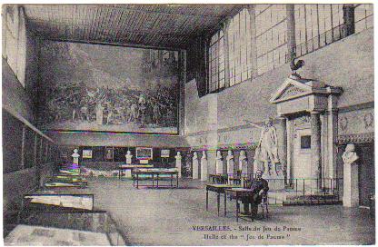 Salle du jeu de Paume. Edition coss, 9 rue Colbert, Versailles. Nono circule. Dos vert divis. (coll. part.)