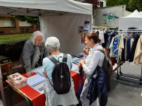 Discussion sur la gare rive gauche.