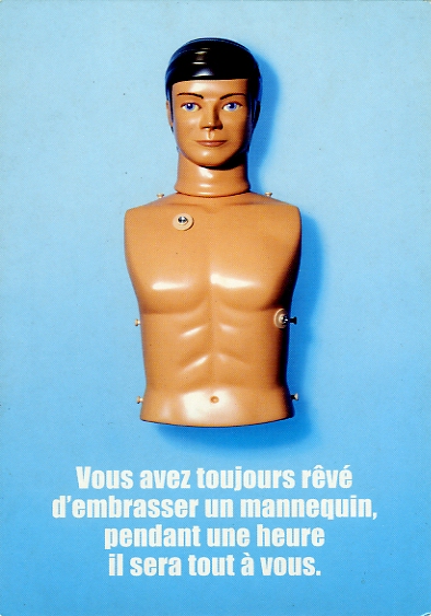 Srie : Les gestes qui sauvent (bouche  bouche, massage cardiaque ...) avec la Croix-Rouge, c’est un mannequin qui vous les apprendra. Carte n’ayant pas circul. Date prsume 2000. Editeur Cart’Com, DCP 2000 pour Croix-Rouge Franaise. Photos R. Turqueti. Dos divis