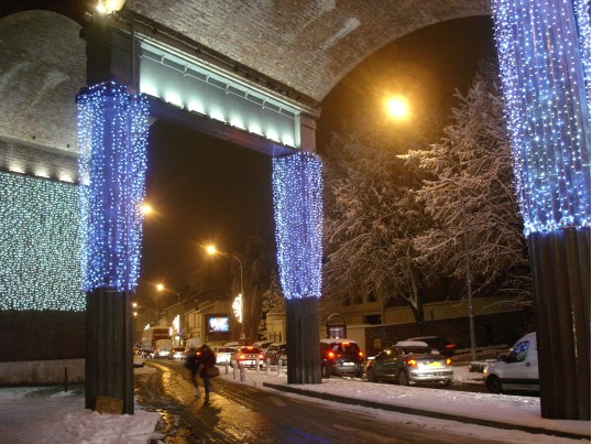 Les Arcades illuminées. Cliché J. Larour, déc 2010. Les Arcades illuminées. Cliché J. Larour, déc 2010.