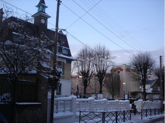 L’ancienne Poste et la Maison des Enfants. Cliché J. Larour décembre 2010 L’ancienne Poste et la Maison des Enfants. Cliché J. Larour décembre 2010