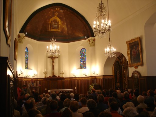 L’intrieur de l’glise pendant une confrence d’histoire, dans le cadres des Journes du Patrimoine (orateur G.-C. Martin, maire honoraire, association Oeuvre St Eustache) clich J. Larour