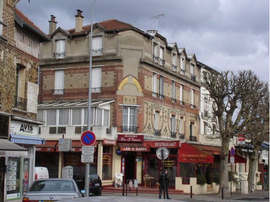 Htel de la Gare, place de Verdun. Clich J. Larour mars 2008