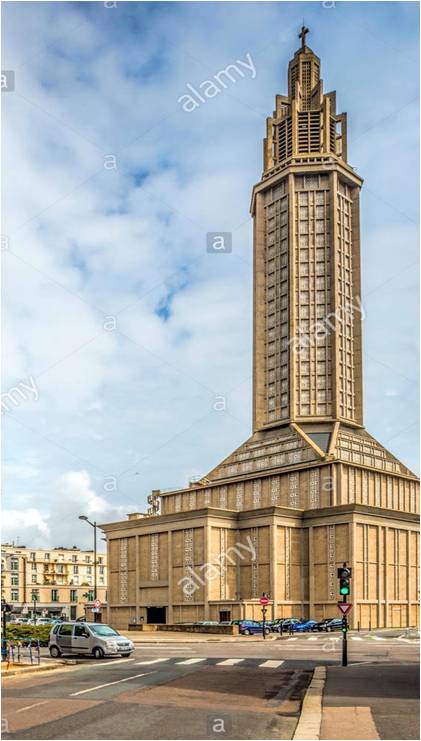 Beffroi  de l’glise, haut de 107m. (C) alamy