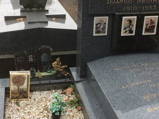 Tombe de la famille de Django Reingardt  Samois-sur-Seine