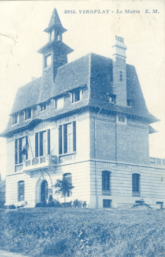 Ephmre Mairie, et ancienne Poste, sur le Plateau (coll. part.)