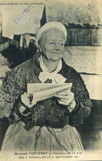 Mme Torteret, une centenaire de Versailles, née en 1811 et décédée en 1911.
