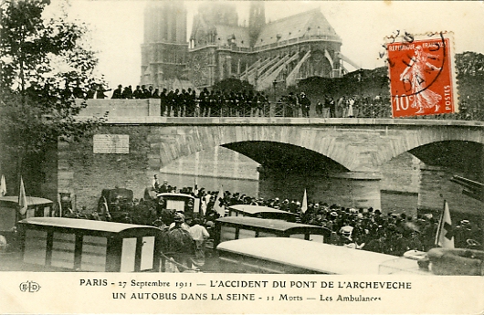 L’accident d’omnibus du 27 septembre 1911.  E. Le Deley, imprimeur-diteur  Paris. Carte ayant circul le 2 octobre 1911.