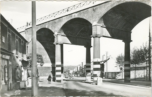 Les Arcades dans les annes 50, avec les bandes de signalisation (coll. part.)