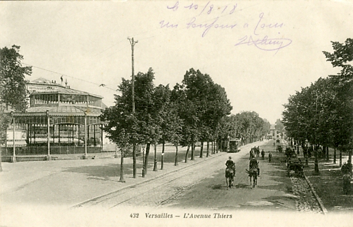 Avenue Thiers, deavnt la gare. CPA circulée le 10 août 1918 (coll. part.)