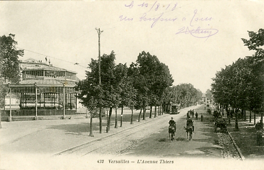 Avenue Thiers, deavnt la gare. CPA circulée le 10 août 1918 (coll. part.) Avenue Thiers, deavnt la gare. CPA circulée le 10 août 1918 (coll. part.)