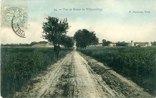Entrée du pays. Route de Villacoublay. (coll. part.) Entrée du pays. Route de Villacoublay. (coll. part.)