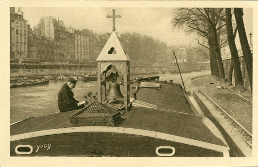 Une curieuse chapelle sur l’eau.