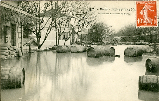 Les entrepts de vin  Bercy. Carte circule en 1910. (coll. part.)