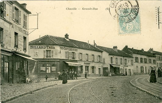 La grand-rue (route nationale 10) à la hauteur du Doisu. CPA A. Bourdier, Versailles.