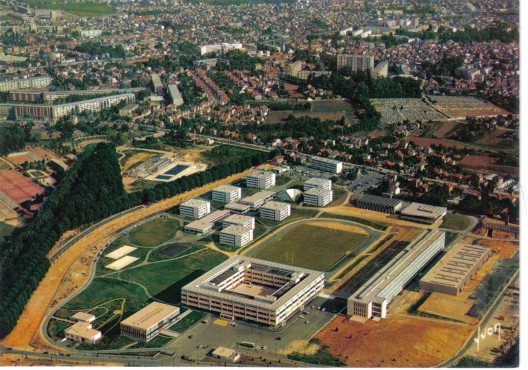 La nouvelle cole centrale de Paris  Chatenay-Malabry, en bordure du parc de Sceaux.