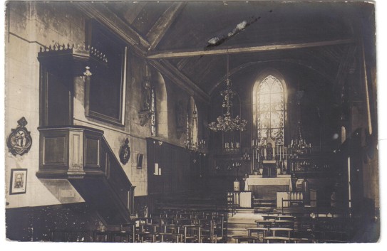 Carte photo de l’ntrieur de l’glise. Correspondance date du 3/9/1916.