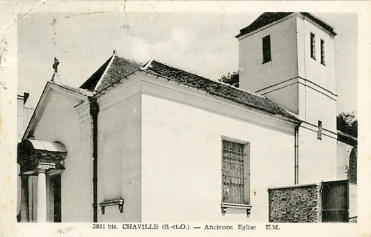 L’ancienne glise de Chaville, bien blanche  sous le soleil.