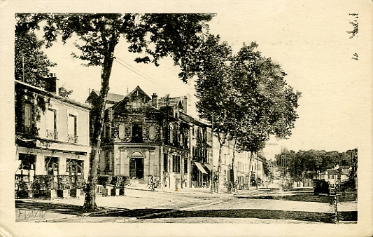 L’ancienne poste de Chaville, en face de l’église et du marché L’ancienne poste de Chaville, en face de l’église et du marché