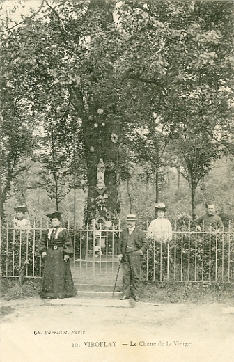 Le Chne de la Vierge, lieu de promenade pour certains, de plerinage pour d’autres. On prte  la Vierge pose sur son tronc les gurisons miraculeuses du cholra pour Chaville et Viroflay au XIXme sicle (4me pandmie 1866-1876).