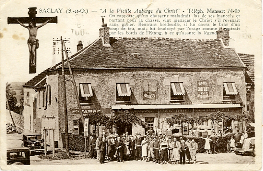 L’auberge du Christ de Saclay. Vue animée un jour de course cycliste. (coll. part.) L’auberge du Christ de Saclay. Vue animée un jour de course cycliste. (coll. part.)
