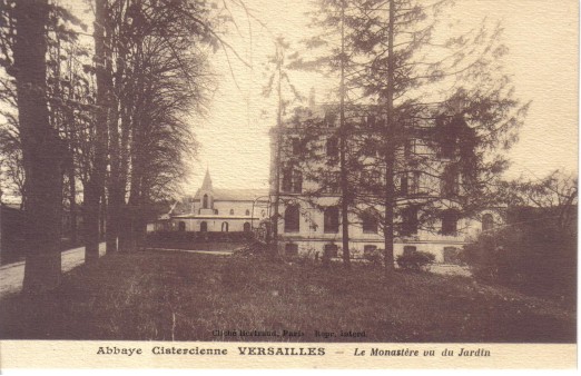 Le pavillon du monastre avec le clocher en arrire plan. CPA spia non circule. Coll. pers.