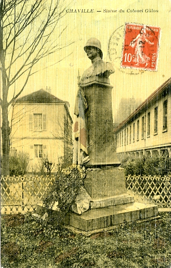 A l’angle de Paul Bert, dans un petit square, le monument au colonel Gillon. A l’angle de Paul Bert, dans un petit square, le monument au colonel Gillon.