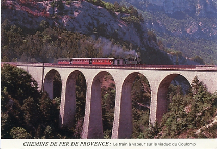 Le train  vapeur sur le viaduc du Coulomp, en Provence.