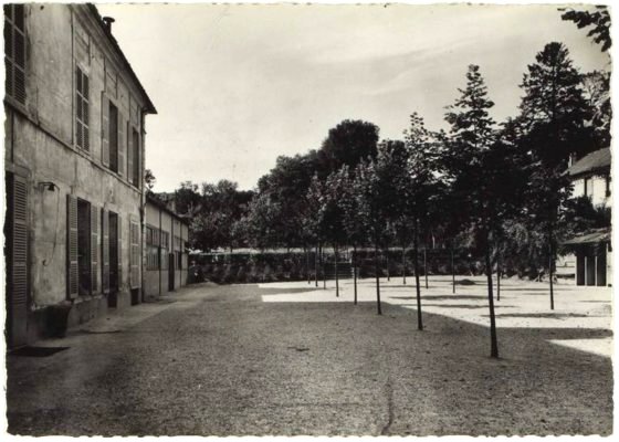 Cour de rcration de l’cole Meunier. CPSM annes 1950