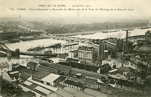 La crue cerne la Gare de Lyon.