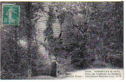 Le donjon du chteau Gaillon, vers 1905. Du haut de l’actuelle rue Molire, on domine tout Viroflay ce qui confre au lieu un rle stratgique, en bordure de la route 