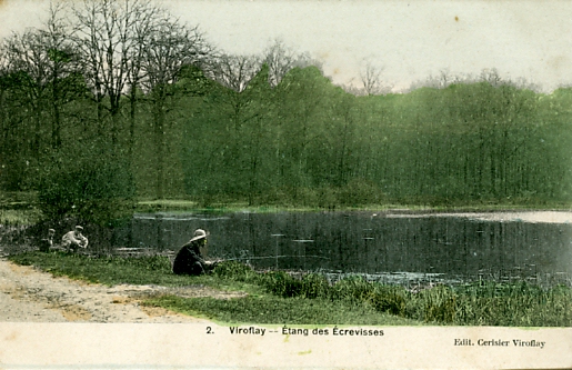 Pcheur au bord de l’tang des Ecrevisses. CPA colorie faon toile. (coll. part.)