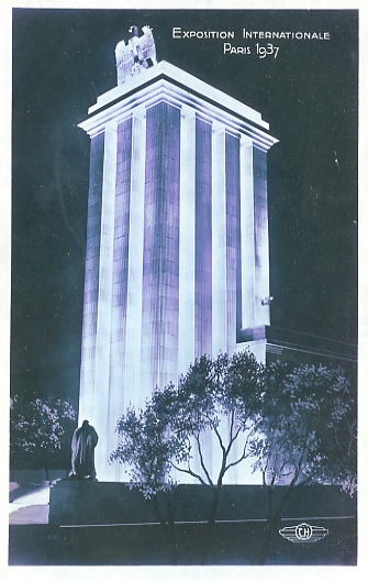 Pavillon de l’Allemagne de nuit. Architecte Albert Speer.