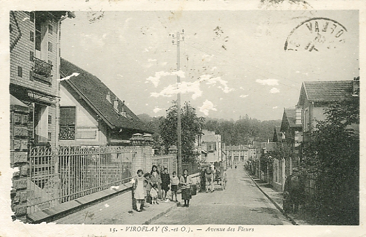 La rue des Fleurs. Vue anime. CPA n° 15, Edition Roux  Chaville. CPM circule le 20/11/1934. (coll. part.)