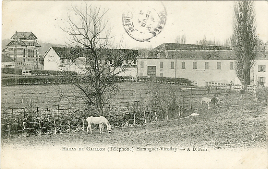 Vue gnrale de la ferme du Haras depuis les prs. CPA diteur A.D. Paris, collection Haras de Gaillon (Tlphone Harangue  Viroflay), carte circule le 17/02/1908 (coll. part.)