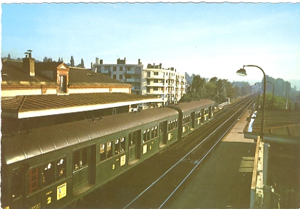 Rame standard en gare de Viroflay rive-droite, direction Paris St Lazare.