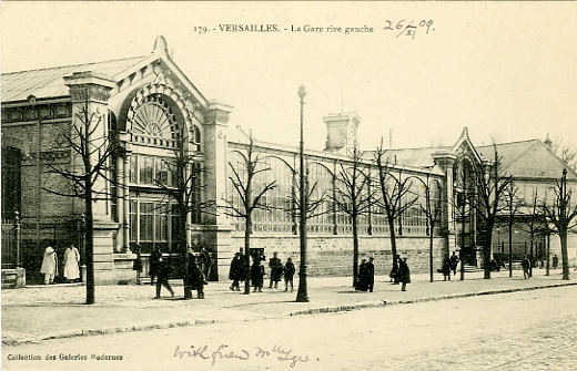 Autre vue de la facade à verrières. Autre vue de la facade à verrières.